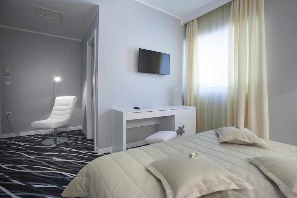 New Belgrade Garni Hotel Room photo